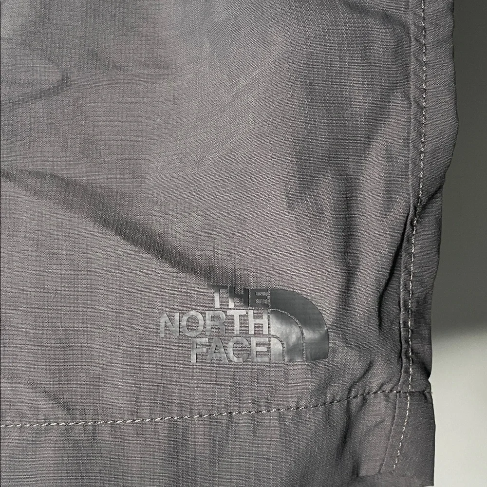 The North Face Men's Charcoal Shorts Size 32